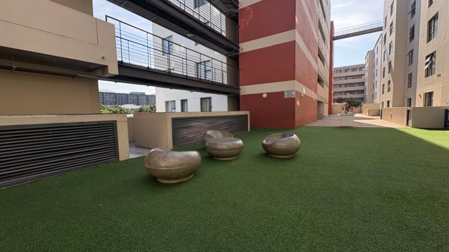 1 Bedroom Property for Sale in Zonnebloem Western Cape